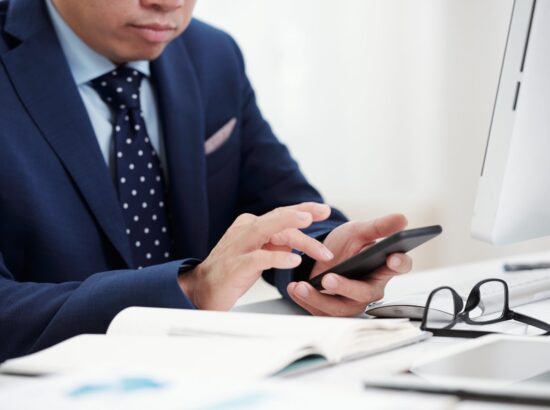 The Benefits of Using a Mobile Notary for Real Estate Documents