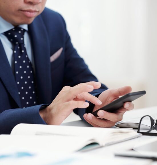 The Benefits of Using a Mobile Notary for Real Estate Documents